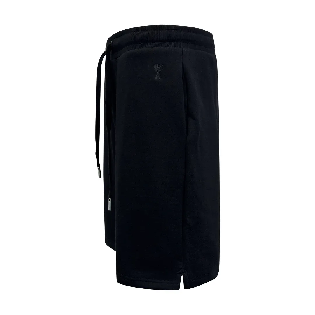 Ami Paris love embroidered shorts, custom-made luxury terry sweatpants material, full of texture, comfortable and close to the skin, black base, the same color love embroidery blooms quietly, adding brand recognition, adding a touch of romance and sweetness to the shorts, the ultimate simplification of color, Versatile color, showing taste. Process 1: Using imported machine embroidery technology, using advanced computer control systems and precision mechanical components to realize Ami love embroidery operations with high precision, smooth and delicate lines. Process 2: Ferment washing and softening uses the fermentation effect produced by mixing yeast, water and mild detergent to gently treat the fabric and improve the overall softness. Accessories: Customized 1:1 Ami corns Customized 1:1 Ami hanging clock Customized 1:1 Ami trademark Version: Loose version Size: S M L XL Style number: MM 037